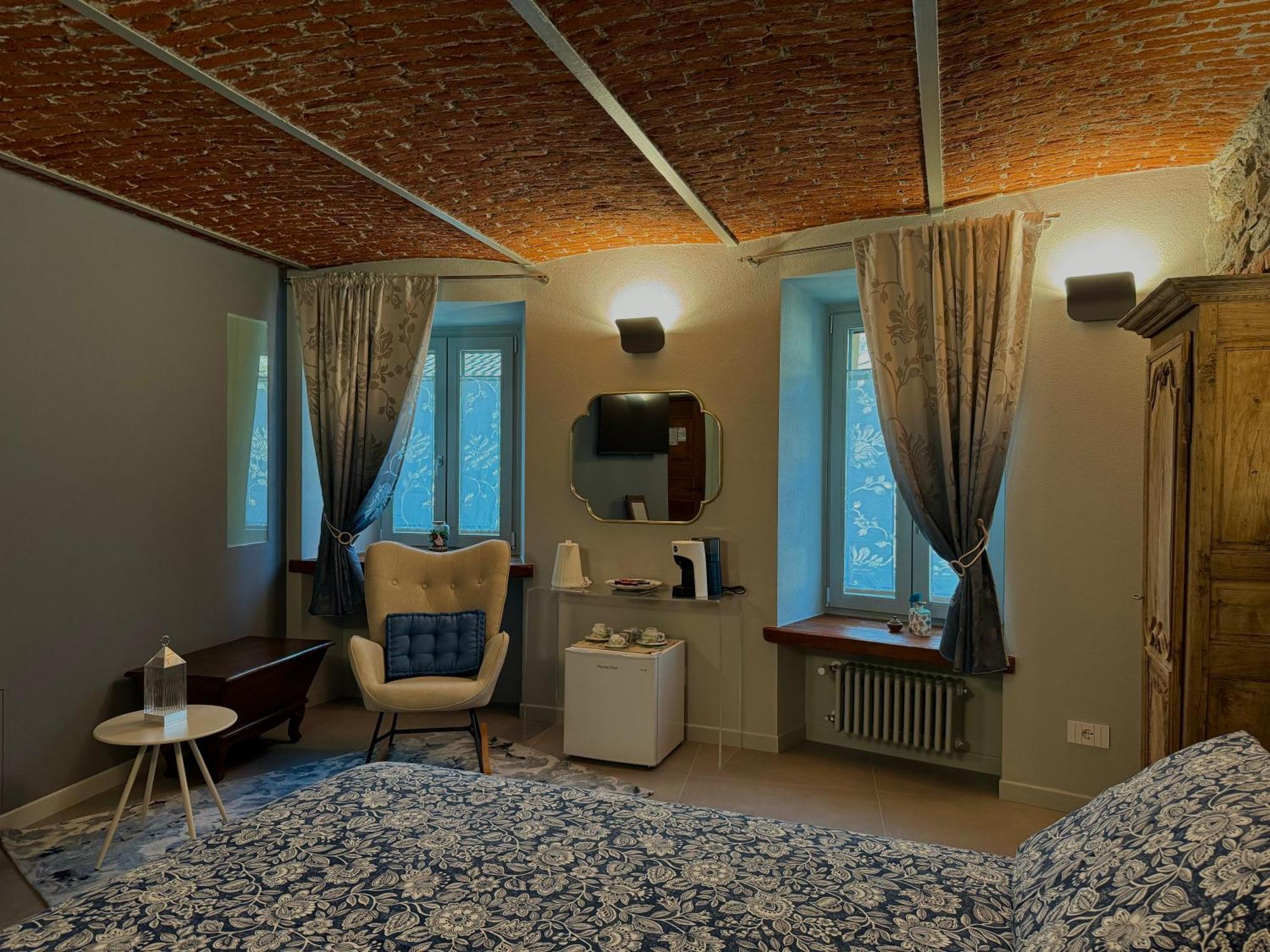 Le Relais Du Bourg Chambres De Charme Wellnes 도나즈 외부 사진